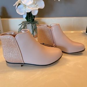 Girls boots blush / rose gold size 12